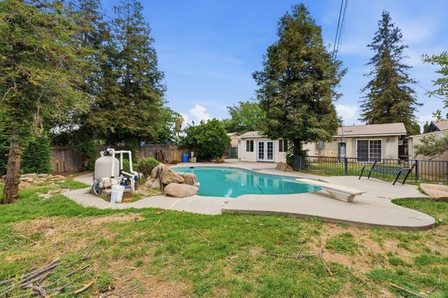 27341 Parkwood Avenue, Madera, CA 93637