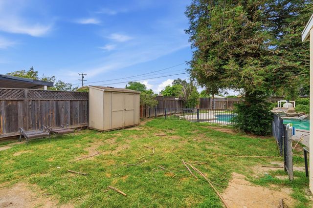 27341 Parkwood Avenue, Madera, CA 93637