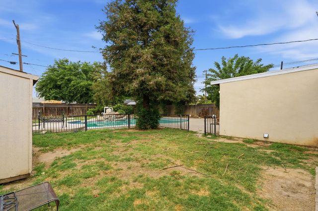 27341 Parkwood Avenue, Madera, CA 93637