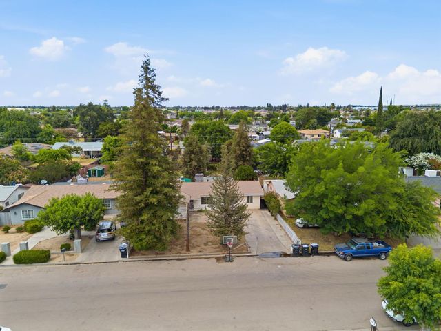 27341 Parkwood Avenue, Madera, CA 93637
