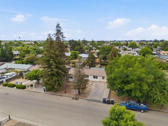 27341 Parkwood Avenue, Madera, CA 93637