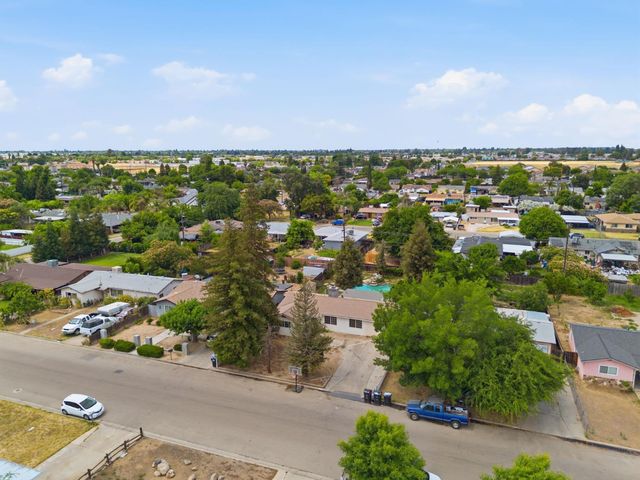 27341 Parkwood Avenue, Madera, CA 93637