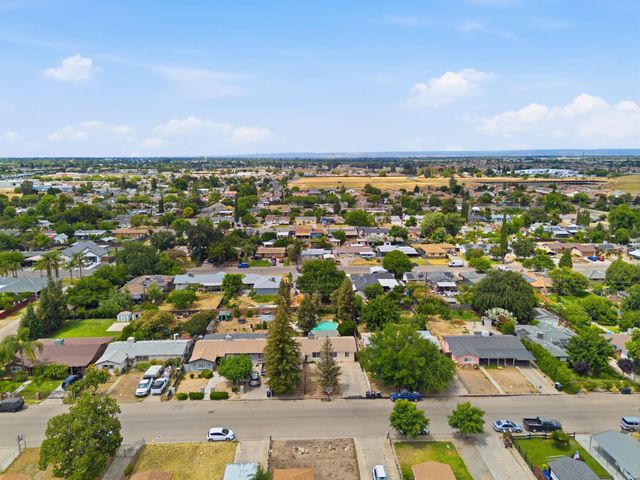 27341 Parkwood Avenue, Madera, CA 93637