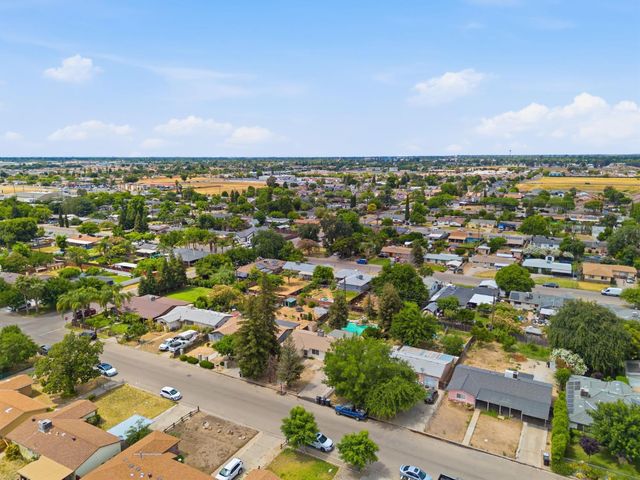 27341 Parkwood Avenue, Madera, CA 93637