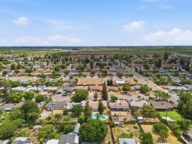 27341 Parkwood Avenue, Madera, CA 93637
