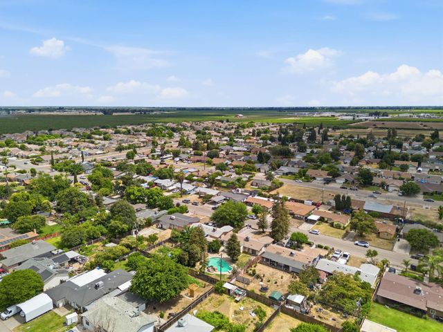 27341 Parkwood Avenue, Madera, CA 93637