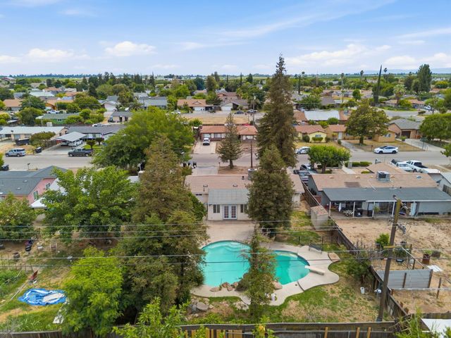 27341 Parkwood Avenue, Madera, CA 93637