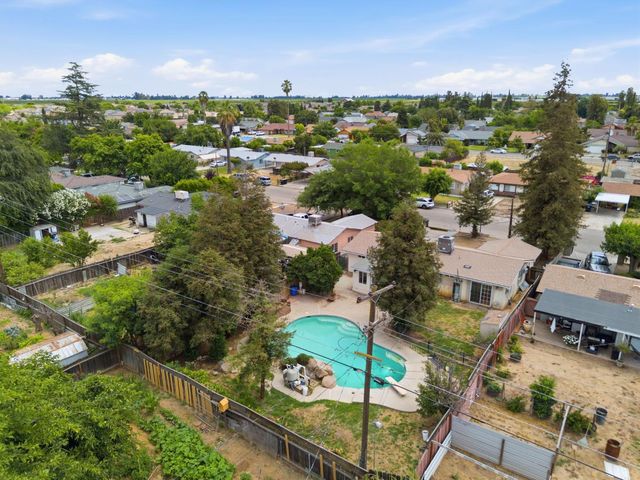27341 Parkwood Avenue, Madera, CA 93637