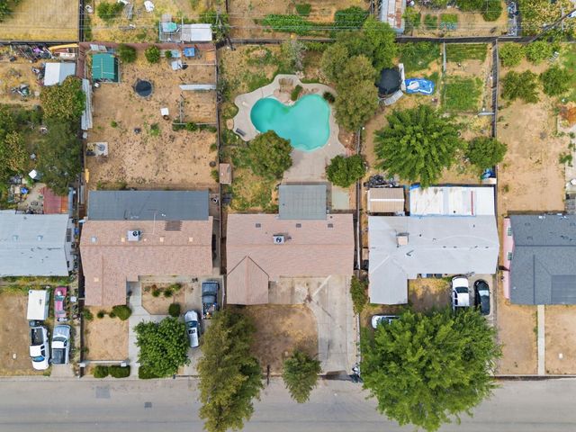 27341 Parkwood Avenue, Madera, CA 93637