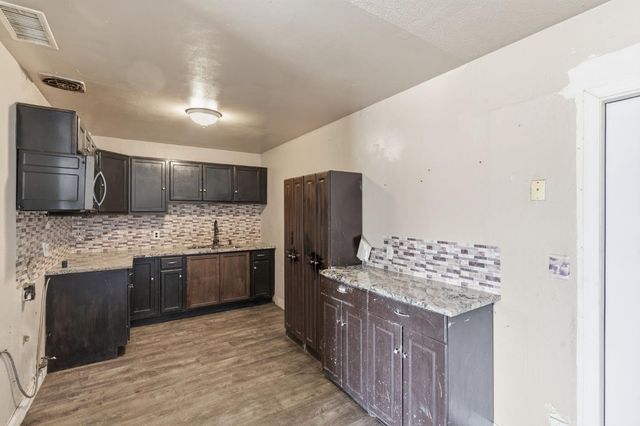 27341 Parkwood Avenue, Madera, CA 93637