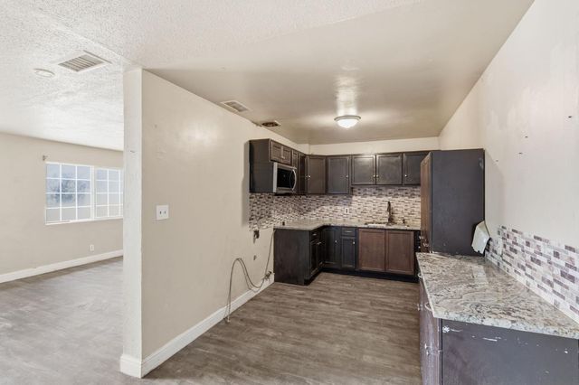 27341 Parkwood Avenue, Madera, CA 93637