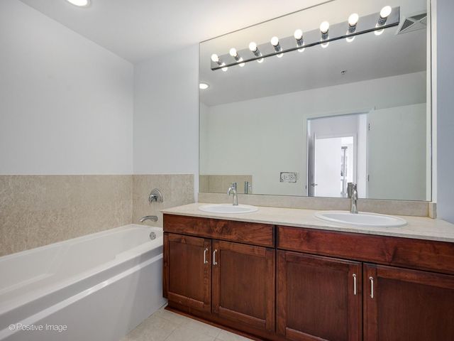 1235 S Prairie Avenue 1404, Chicago, IL 60605