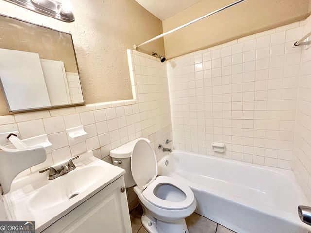 6450 Raymond Drive, Union City, GA 30291