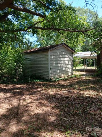 230 Cape Hickory Road, Hickory, NC 28601