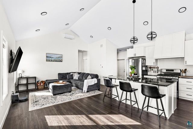 22 Spartan Circle Dr, Superior, WI 54880