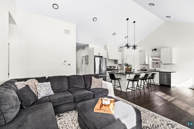 22 Spartan Circle Dr, Superior, WI 54880