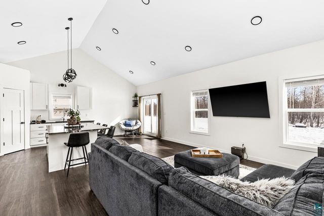 22 Spartan Circle Dr, Superior, WI 54880