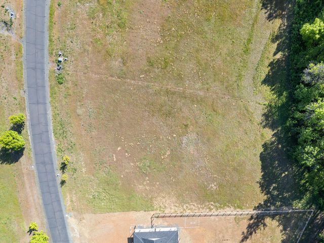 565 E Forks Circle, Cave Junction, OR 97523