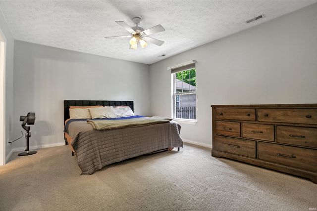 8106 Cedar point Drive, Newburgh, IN 47630