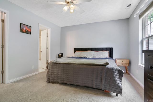 8106 Cedar point Drive, Newburgh, IN 47630