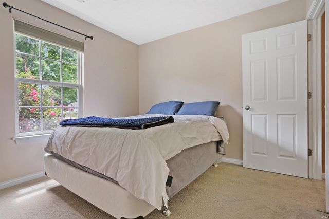 8106 Cedar point Drive, Newburgh, IN 47630