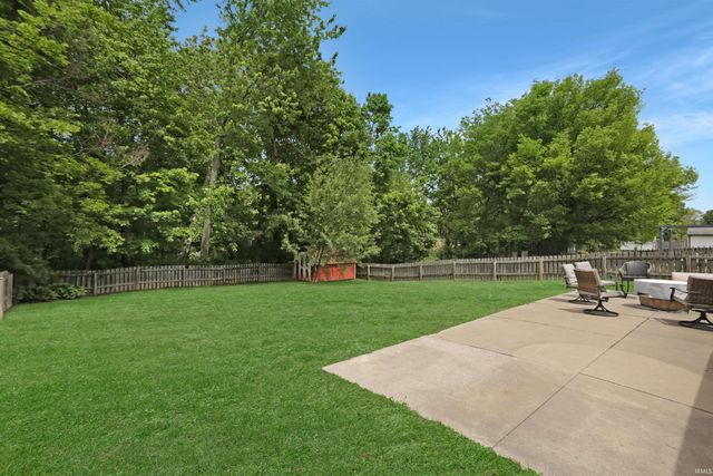 8106 Cedar point Drive, Newburgh, IN 47630
