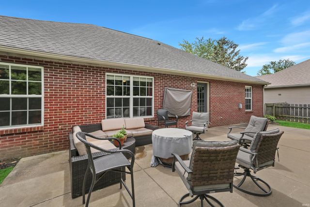 8106 Cedar point Drive, Newburgh, IN 47630