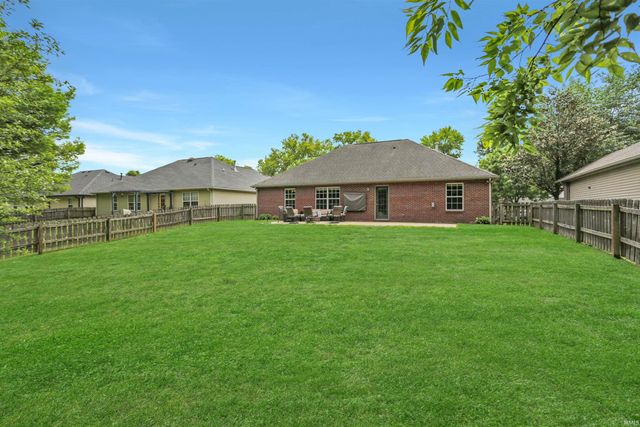 8106 Cedar point Drive, Newburgh, IN 47630