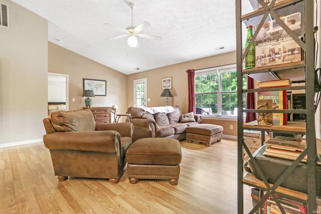 8106 Cedar point Drive, Newburgh, IN 47630