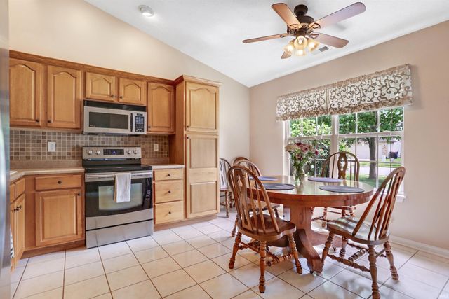 8106 Cedar point Drive, Newburgh, IN 47630