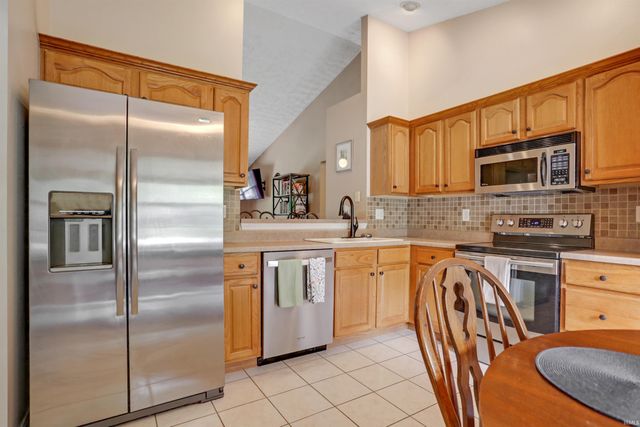 8106 Cedar point Drive, Newburgh, IN 47630