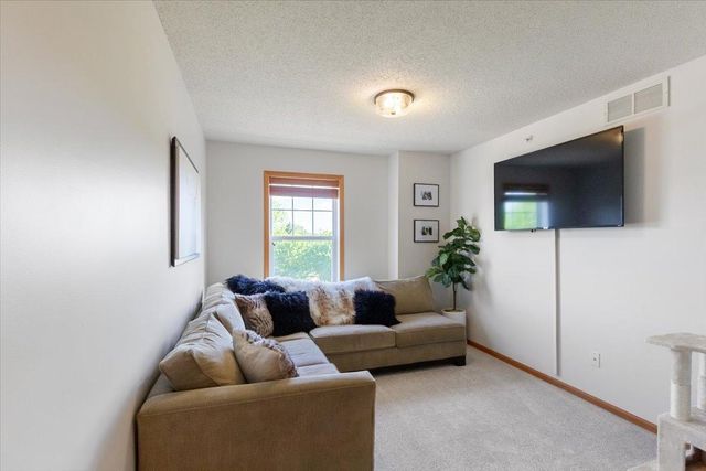 19631 Escalade Way 101, Farmington, MN 55024
