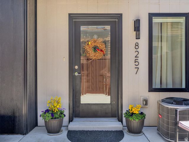 8257 N SANDALWOOD LN, Park City, UT 84098