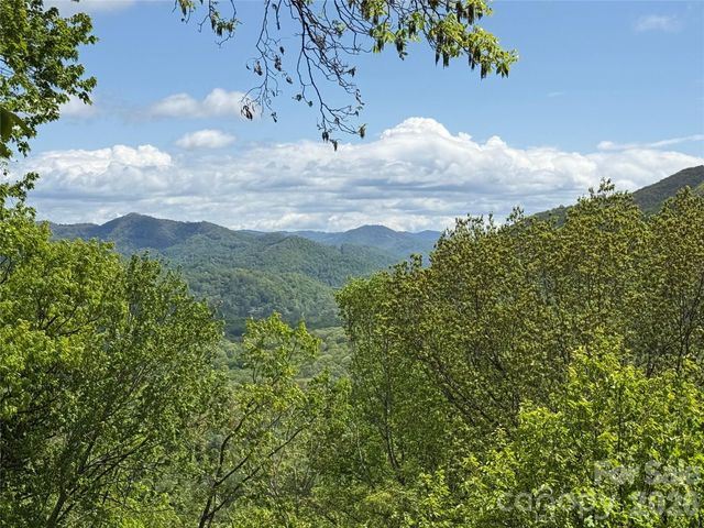 208 Buckeye Road, Maggie Valley, NC 28751