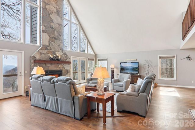 208 Buckeye Road, Maggie Valley, NC 28751