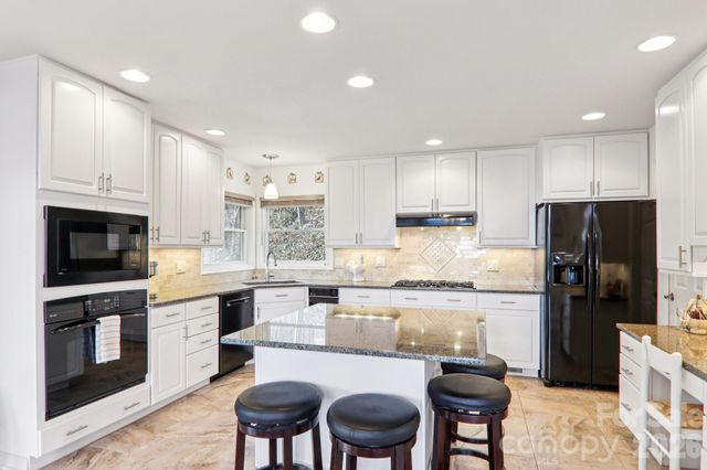 208 Buckeye Road, Maggie Valley, NC 28751