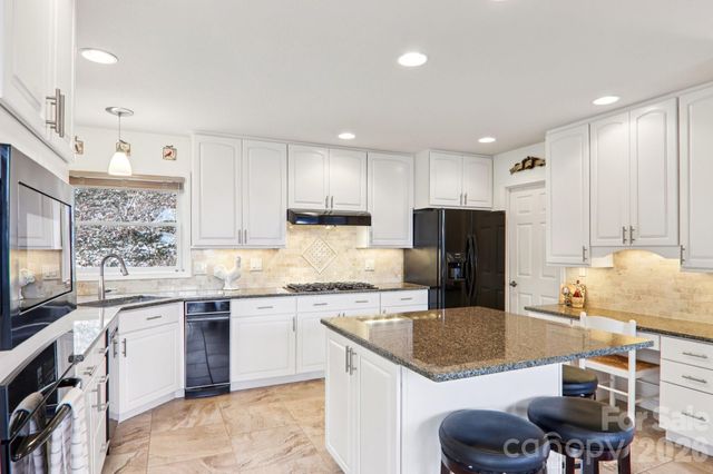 208 Buckeye Road, Maggie Valley, NC 28751