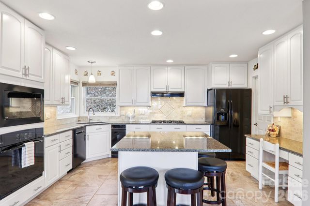 208 Buckeye Road, Maggie Valley, NC 28751