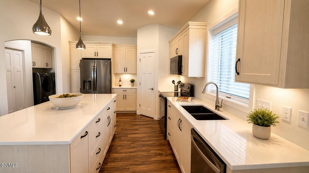 3719 Leighton Drive, Bismarck, ND 58504 photo 5