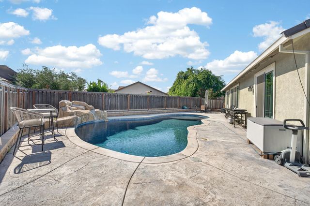 1917 NW Thomas Taylor Dr, Hughson, CA 95326