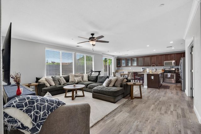 1917 NW Thomas Taylor Dr, Hughson, CA 95326