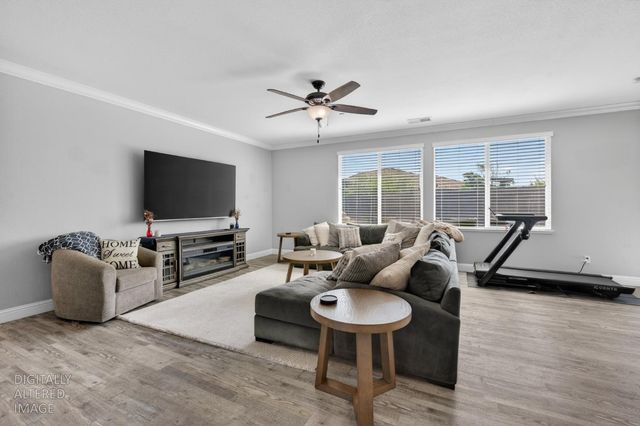1917 NW Thomas Taylor Dr, Hughson, CA 95326