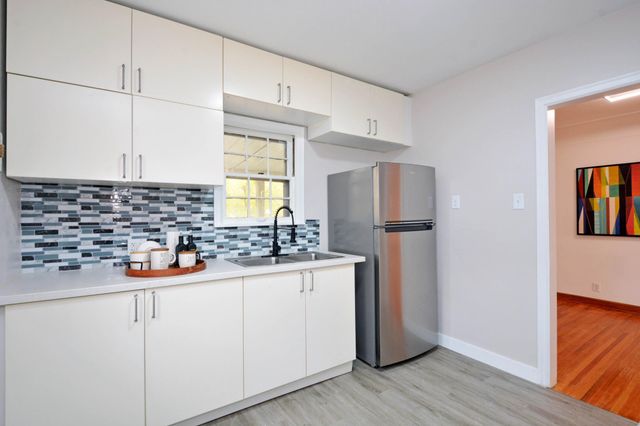 962 Smith Avenue S, West Saint Paul, MN 55118