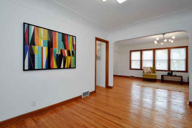 962 Smith Avenue S, West Saint Paul, MN 55118