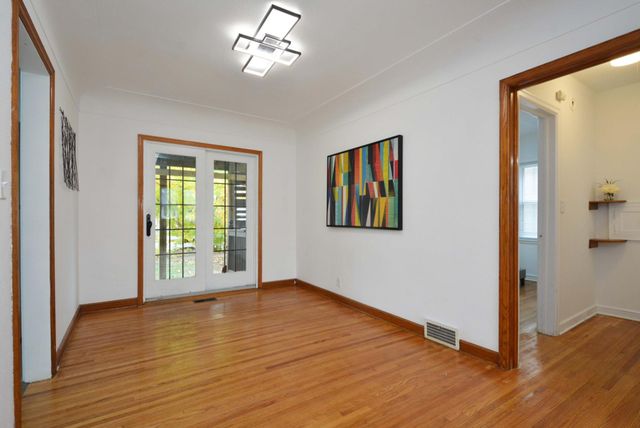 962 Smith Avenue S, West Saint Paul, MN 55118