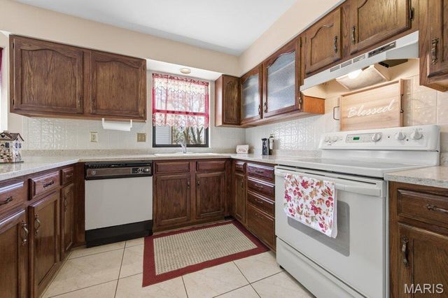 3801 Hermitage Lane, St Peters, MO 63376