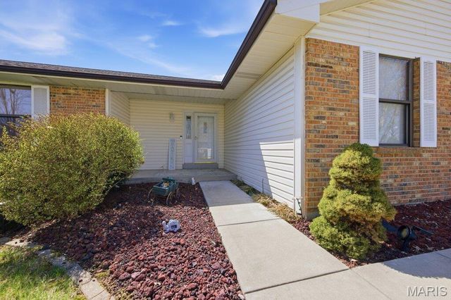 3801 Hermitage Lane, St Peters, MO 63376