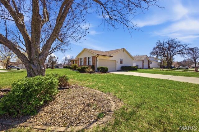 3801 Hermitage Lane, St Peters, MO 63376