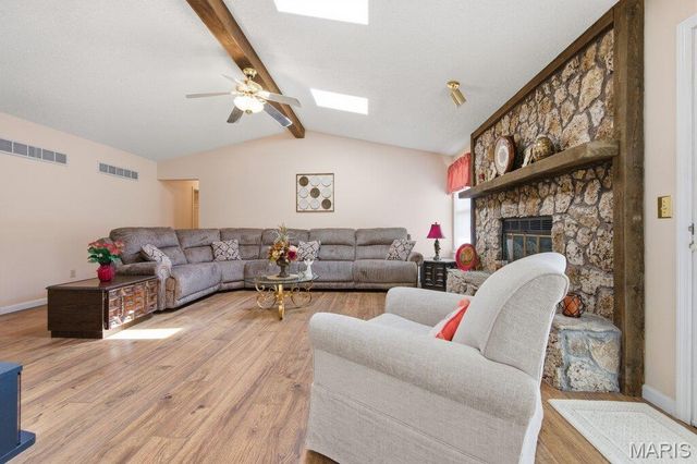 3801 Hermitage Lane, St Peters, MO 63376