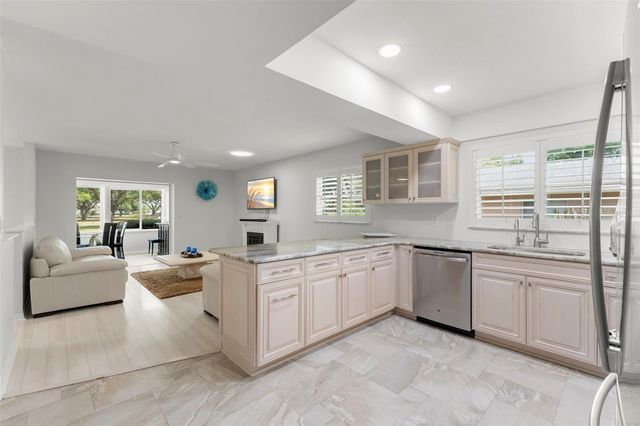 2836 QUAIL HOLLOW ROAD W, Clearwater, FL 33761